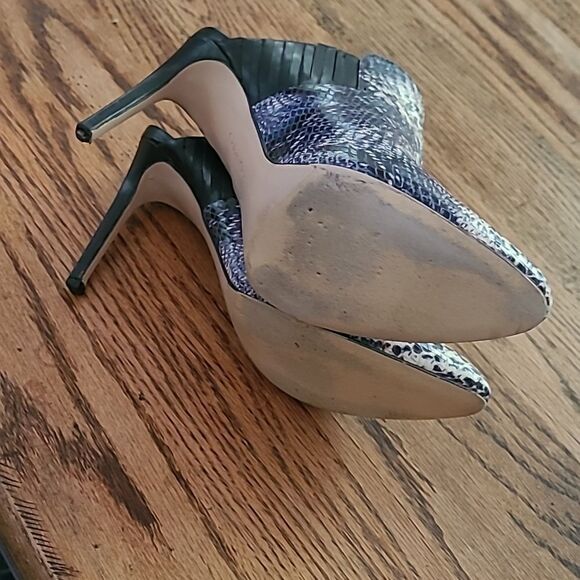 Calvin Klein sz 8 faux snakeskin heels - Picture 3 of 10
